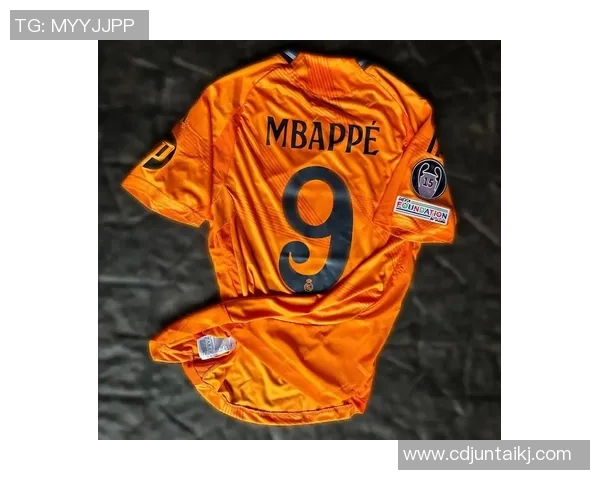 足球明星球衣四号传奇人物的辉煌历程与影响力解析 足球明星球衣四号传奇人物的辉煌历程与影响力解析