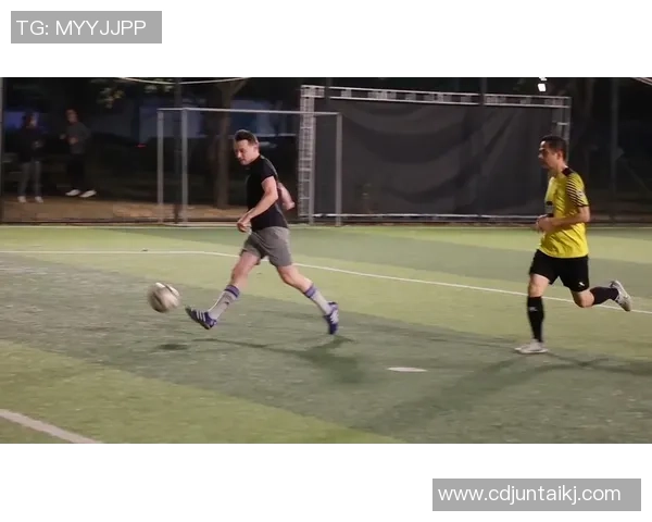 足球明星挑战台球技巧精彩瞬间大揭秘 足球明星挑战台球技巧精彩瞬间大揭秘